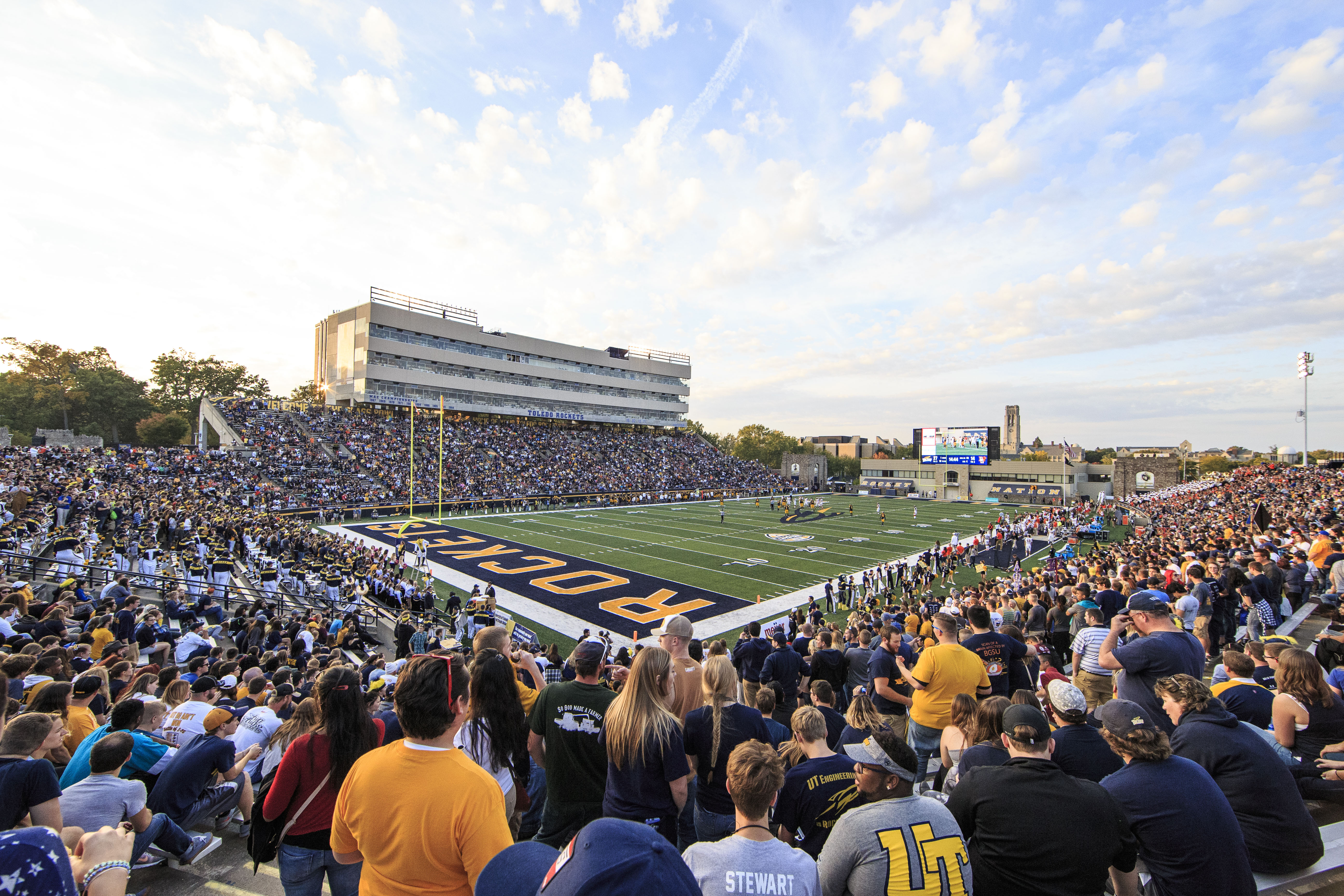 A picture of the Glass Bowl full of fans on a game day.